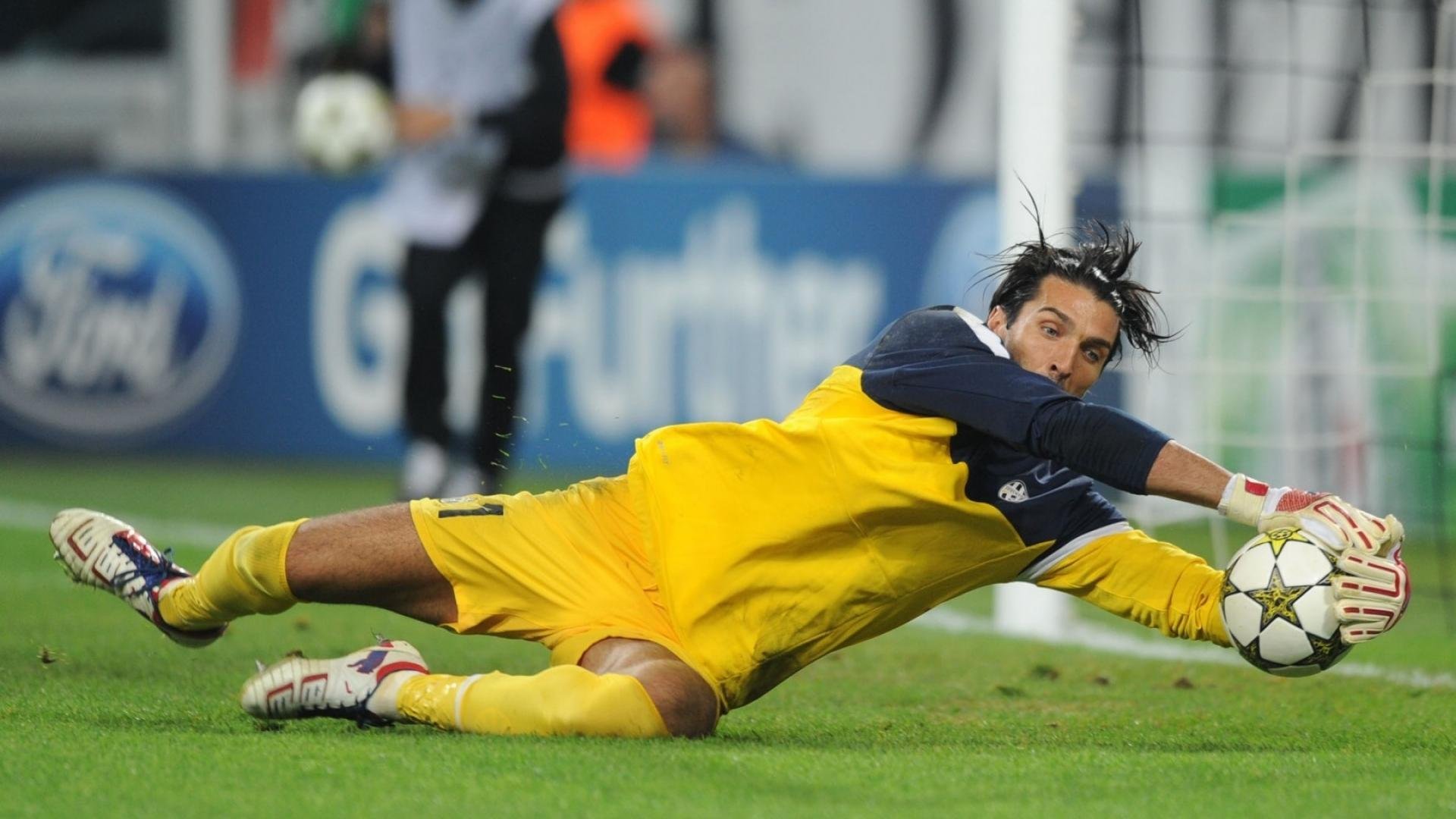 开云体育-利物浦五连胜势不可挡，海港主帅深陷下课危机，冰火两重天的足球世界，冰火两重天，利物浦五连胜势不可挡，海港主帅深陷下课危机